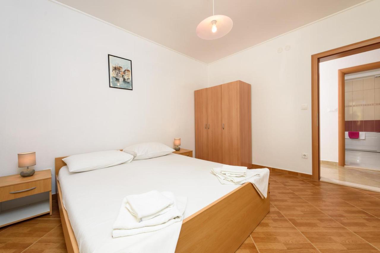 Apartmani Petra Трогир Экстерьер фото